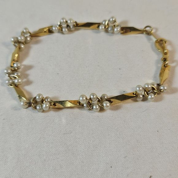 Unbranded Jewelry - Vintage Goldtone Faux Pearl Cluster bracelet 6.25 "